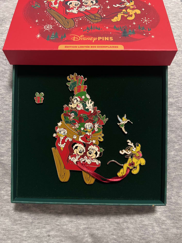 Disneyland Paris 2025 Christmas Sleigh Jumbo Pin view 1