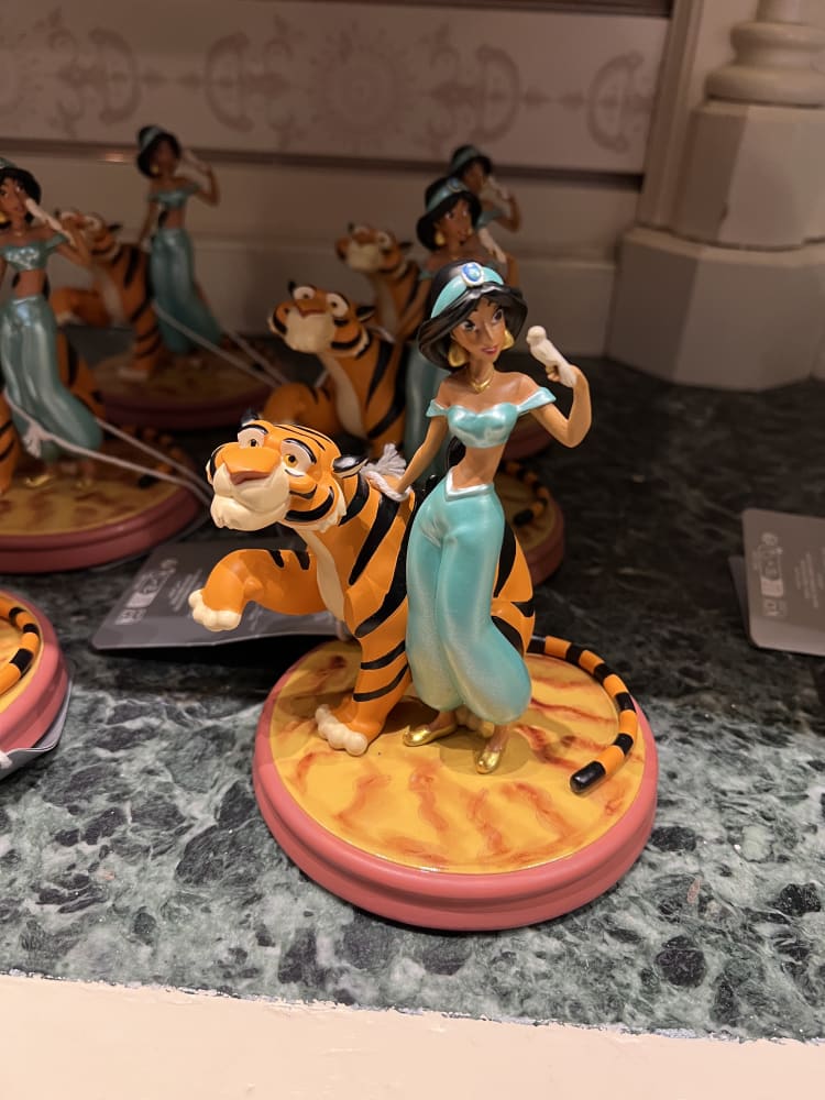 Disneyland Paris Princess Jasmine Rajah Figurine