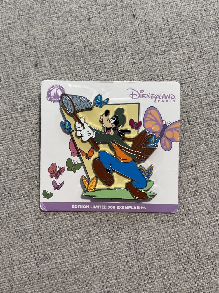 Disneyland Paris Limited Edition Butterflies Goofy Pin view 1