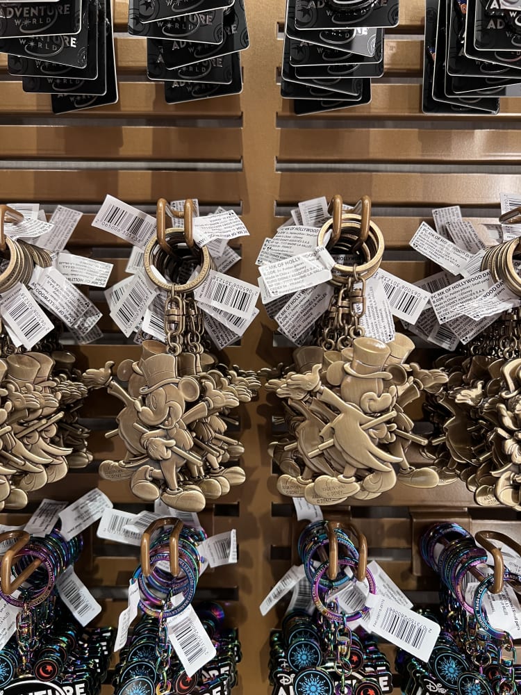 Disneyland Paris Mickey’s of Hollywood Statue Keyring view 3