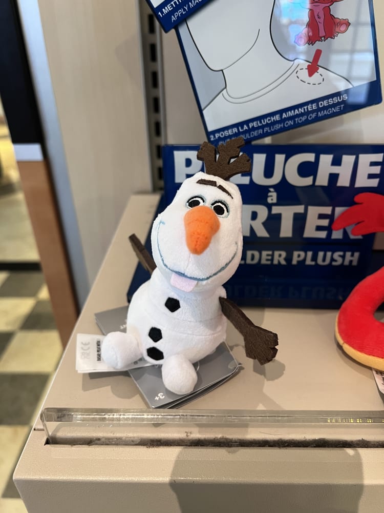 Disneyland Paris Olaf Shoulder Pal view 1