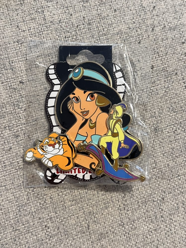 Disney Studio Store Hollywood Limited Edition Princess Jasmine Aladdin Rajah Pin view 1