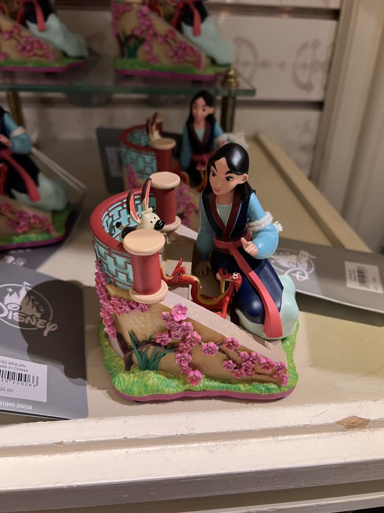 Disneyland Paris Mulan Mushu Little Brother Stairs Figurine