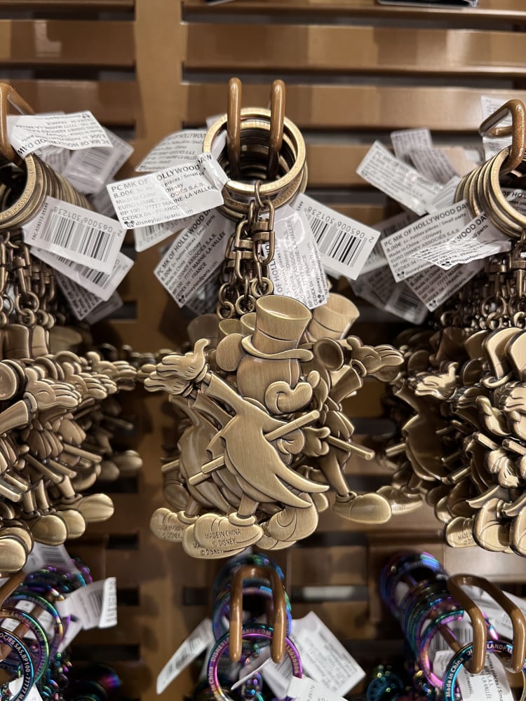 Disneyland Paris Mickey’s of Hollywood Statue Keyring view 2