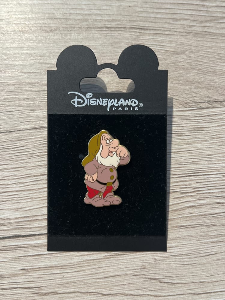 Disneyland Paris 1990s Seven Dwarfs ‘Sneezy’ Pin view 1