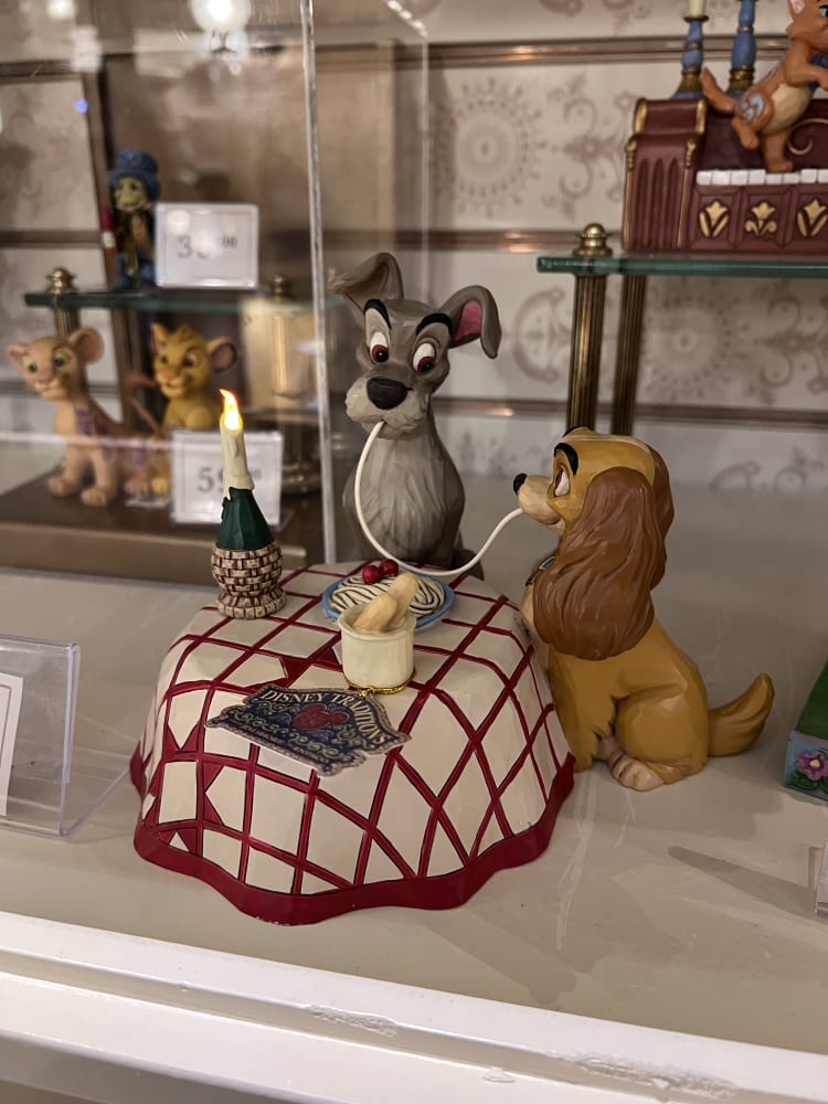 Disneyland Paris Jim Shore Lady and the Tramp Spaghetti Scene Figurine view 2