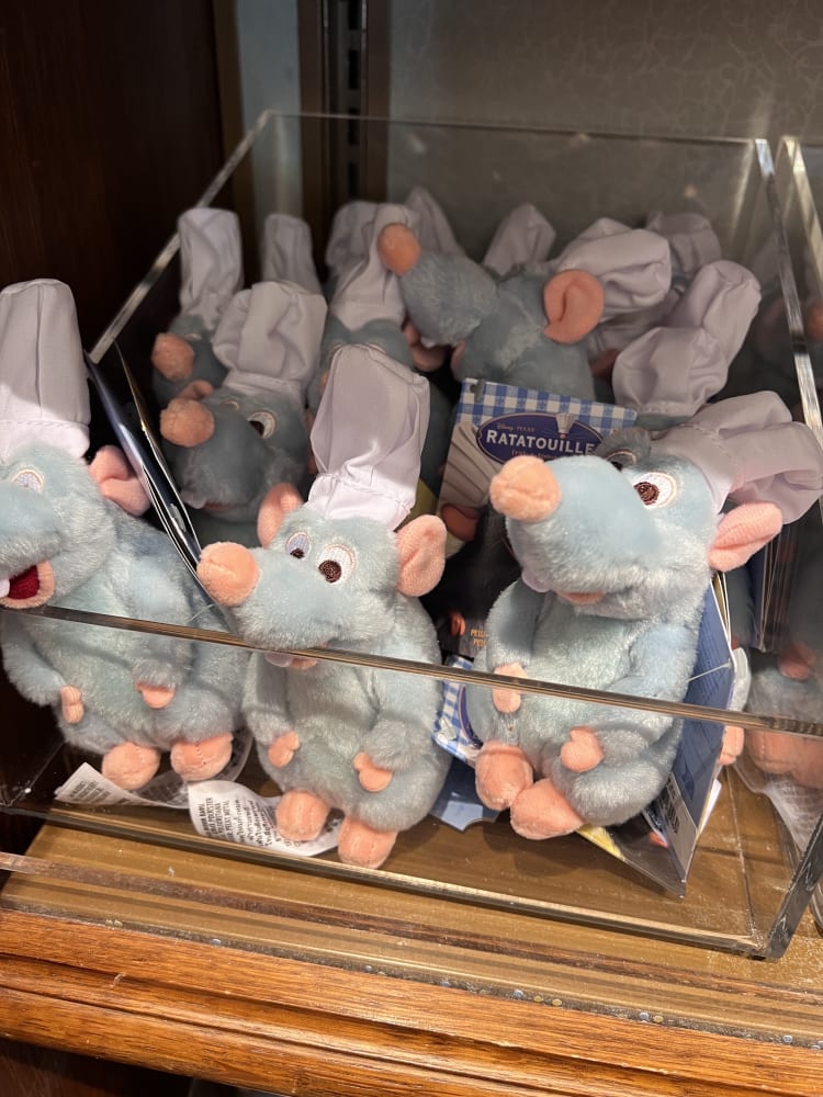 Disneyland Paris Ratatouille Remy Shoulder Pal view 2
